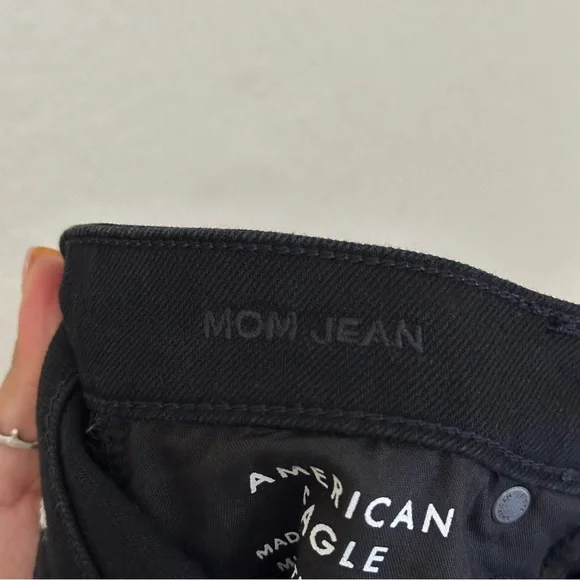 American Eagle Distressed High Rise Mom Jean Size 2R Regular Black - Picture 3 of 5